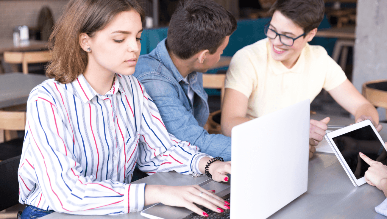 two-colleagues-working-on-laptop-students-studying-university-campus